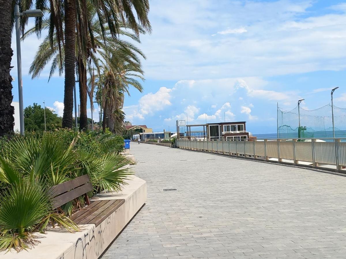 شقة Sweet Sea View سافونا المظهر الخارجي الصورة