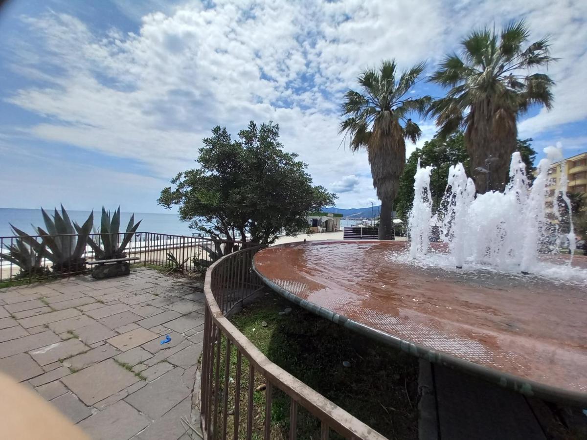 شقة Sweet Sea View سافونا المظهر الخارجي الصورة