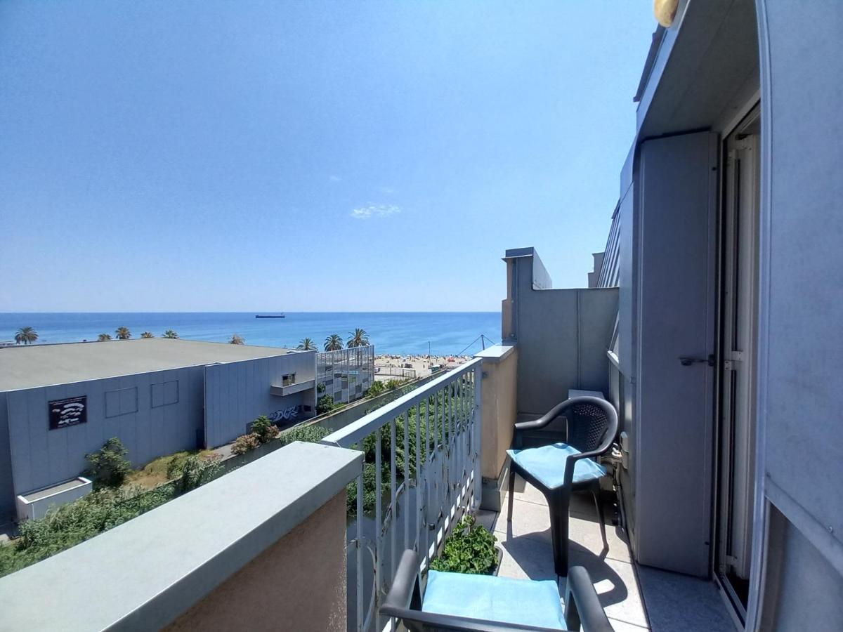 شقة Sweet Sea View سافونا المظهر الخارجي الصورة